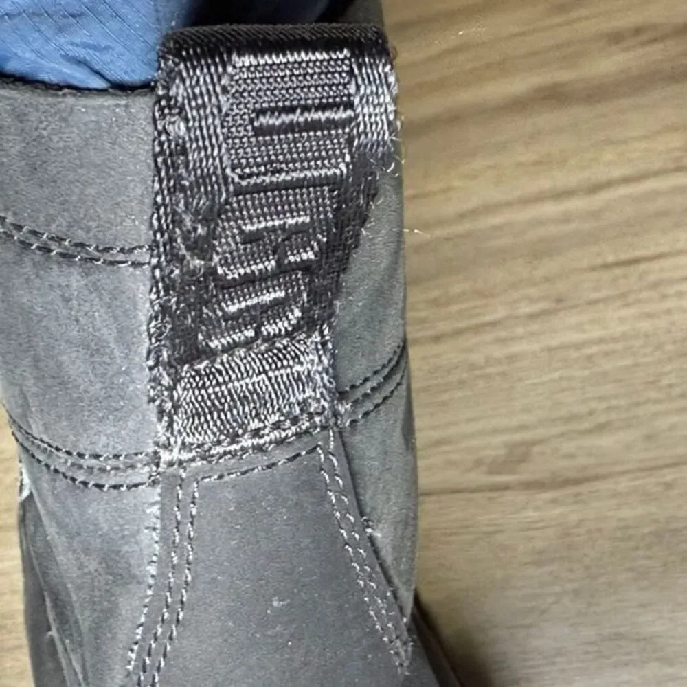 UGGS youth thinsulate winter boots size 5‎